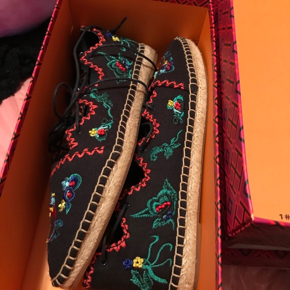 Tory Burch lace up espadrilles - Picture 5 of 5